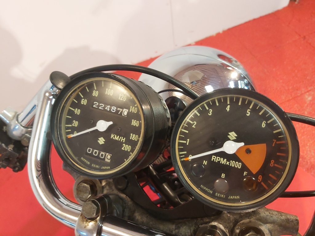 SUZUKI T500 Titan