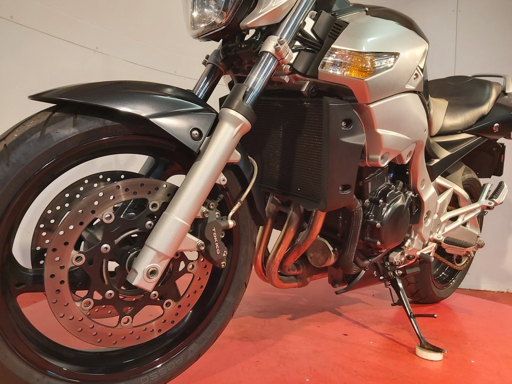 SUZUKI GSR 600