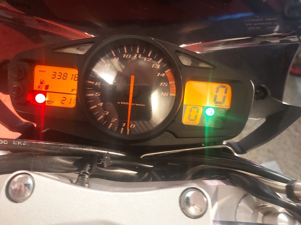 SUZUKI GSR 600