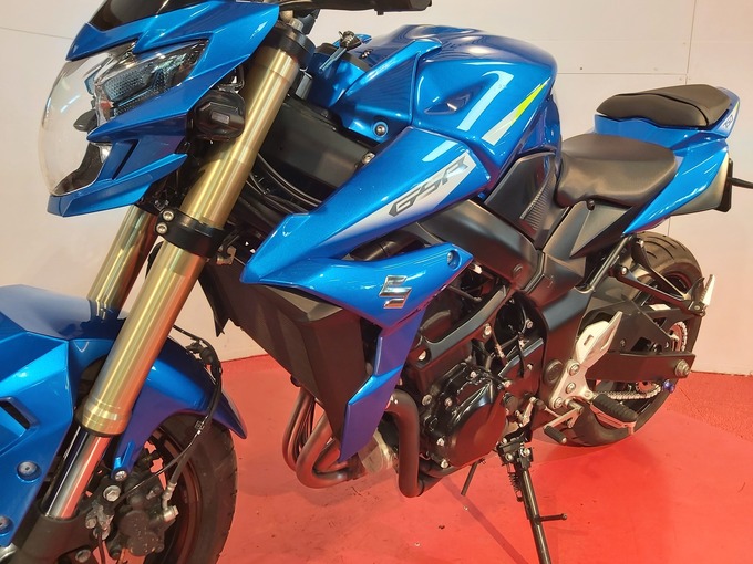 SUZUKI GSR 750 A