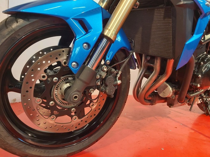 SUZUKI GSR 750 A